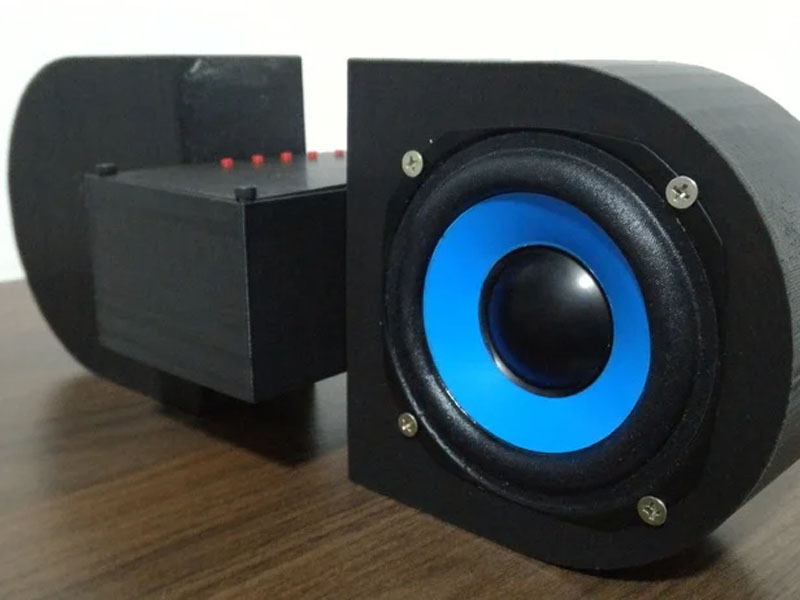 旋转蓝牙音箱