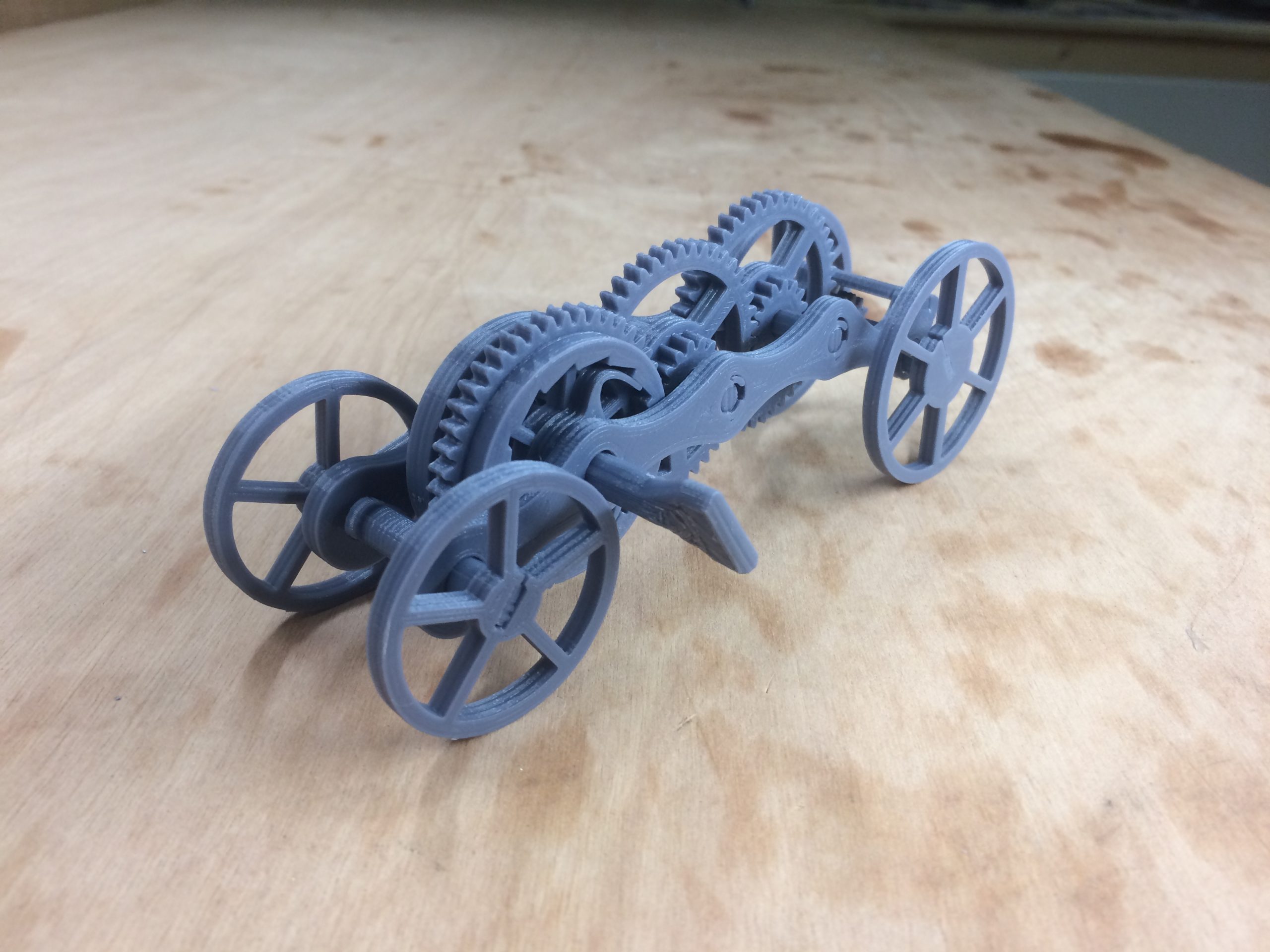 完全3D打印的发条汽车拼图
